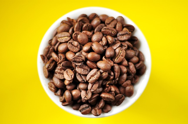 Fra grøn til brun: Hvordan bliver kaffebønner ristet, og hvad betyder det for smagen?